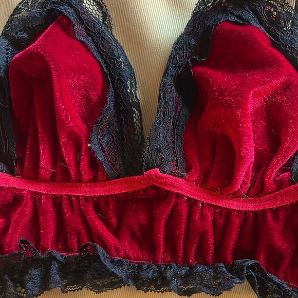 Bra + Panties - Picture 3 of 4